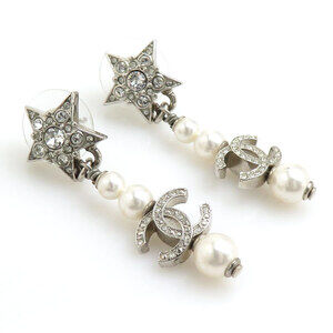 CHANEL White Pearl Earrings